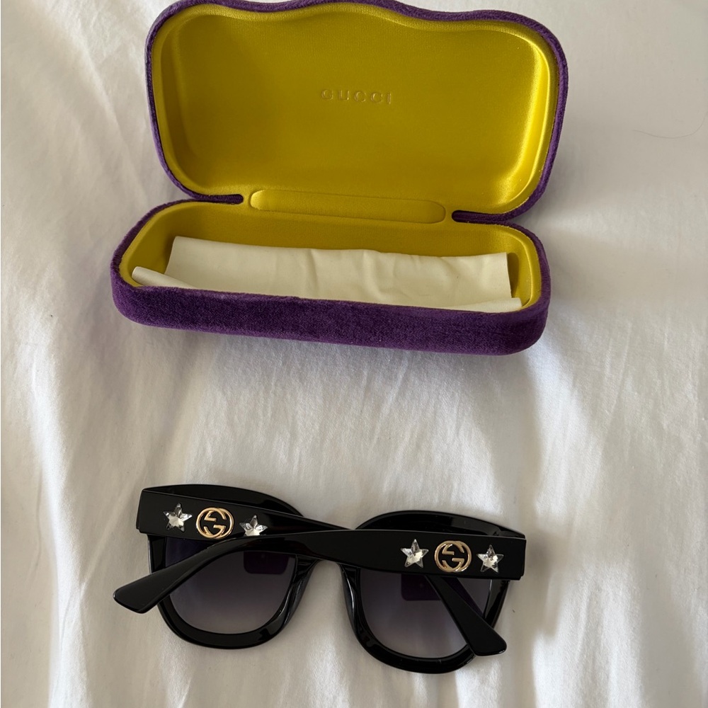 Gucci Stylish Black Sunglasses - Picture 4 of 6